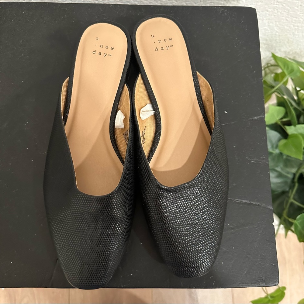 A. New Day black mules Sz8 - Picture 3 of 5